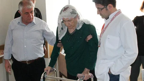 Nezaket Nine Yürümeye Başladı