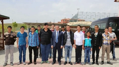 Başkan Tahmazoğlu'ndan Gençlere Destek Ziyareti