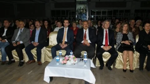 Burhaniye'de Anılar Konseri Yapıldı