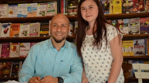 Kahraman Tazeoğlu Eskişehir'de İmza Günü Düzenledi