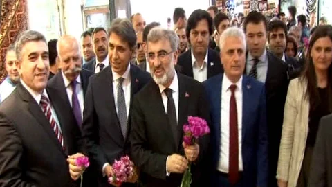 Bakan Yıldız Kapalıçarşı'da Esnafla Buluştu