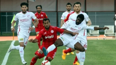 Antalya'da Futbol Maçı Heyecanı
