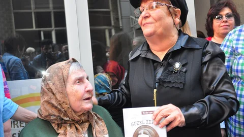 Manisa'da 100 Yaşındaki Anne Kitap Oldu