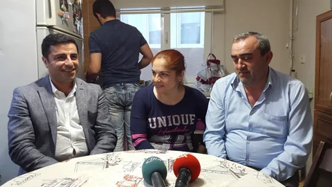 Selahattin Demirtaş’ın Vicdan-ı Ret Önerisi İstanbul’da Gündeme Geldi