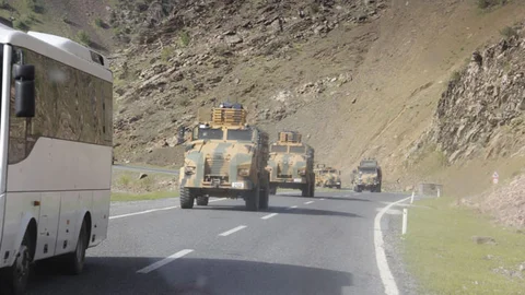 Hakkari Sınırlarına Askeri Takviye Sevkiyatı Yapılıyor