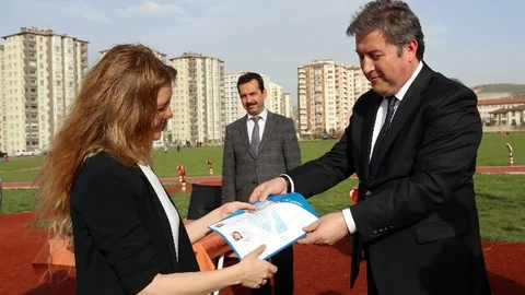 Talas'ta Yamaç Paraşütü Sertifikası Dağıtıldı