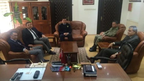 Edremit'te Protokol Yemeği