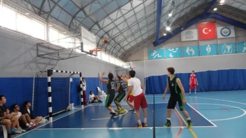 Nilüfer'de Basketbol Müsabakaları Başladı