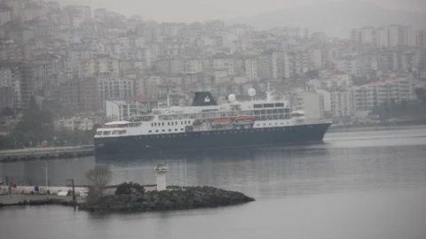 Sinop'ta Kurvaziyer Gemisi Gelişi