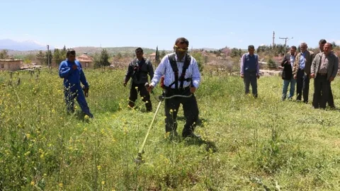 Korkuteli'nde Mezarlık Temizliği