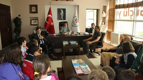 Kayseri'de Şampiyon Yüzücüler Ziyaret Etti