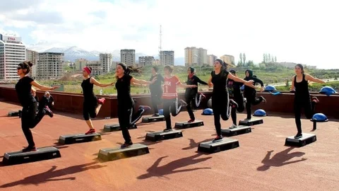 Kayseri'de Açık Havada Aerobik Dersi