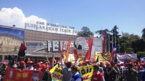 İzmir'de 1 Mayıs Coşkusu Başladı