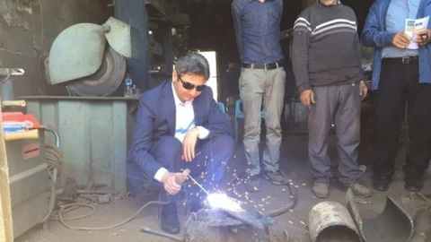 Ahmet Aydın 1 Mayıs'ta Demir Dövdü