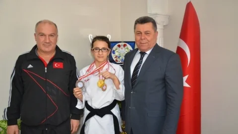 Aydınlı Meryem Karate Şampiyonu Oldu