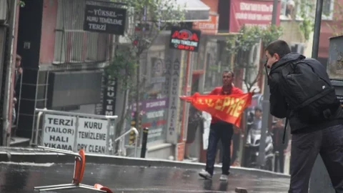 Şişli'de Göstericilere Polis Müdahalesi