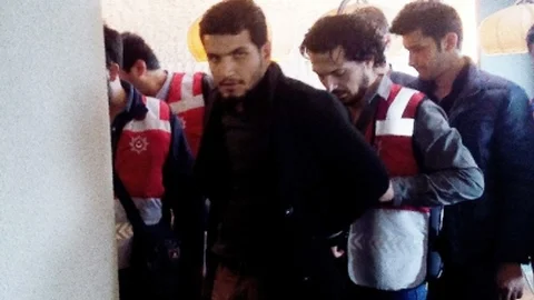 Taksim'de Pankart Açan İki Kişi Gözaltına Alındı