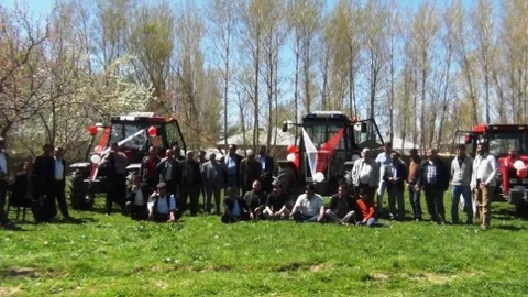 Erciş'te Yerli Traktör Tanıtıldı
