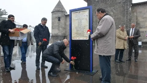 Erzurum'da Anıt Çalındı