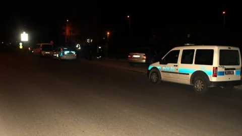 Kayseri'de Kaldırıma Çıkan Otomobil