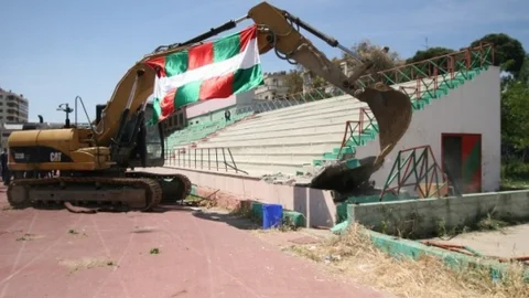 Karşıyaka Stadı'na İlk Kazma Vuruldu