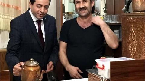 Fevzi Zırhlıoğlu'ndan Çay İkramı