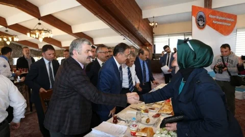 Kayseri'de Muhtarlarla Toplantı Yapıldı