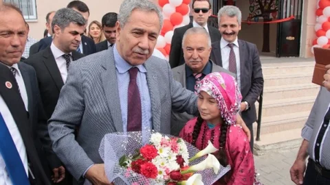 Bülent Arınç'tan Güneşli'de Esprili Açılış Konuşması