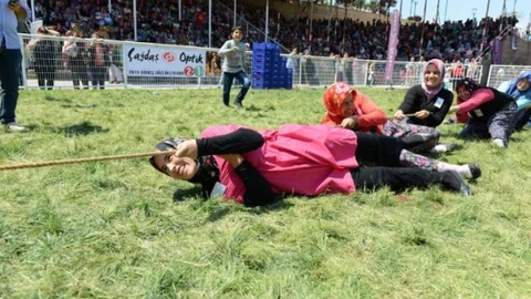 Kumluca'da Kadınlar Taşıyor