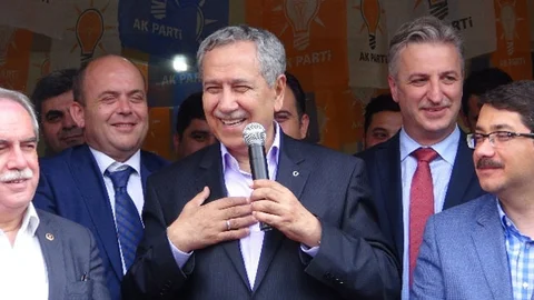 Bülent Arınç Manisa'da Gülümsetti