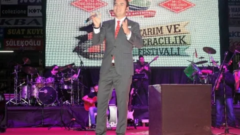 Mustafa Ceceli Kumluca'da Konser Verdi