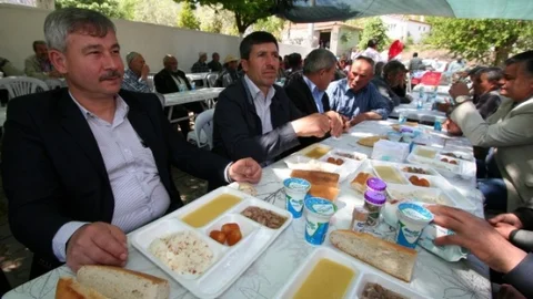 Heybeli Mahallesinde Geleneksel Hayır Yemeği