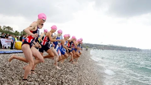 Antalya'da Triatlon Yarışları Başladı