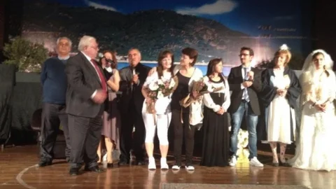 "Baş Belası" Tiyatro Oyunu Edremit'te Sahnelendi