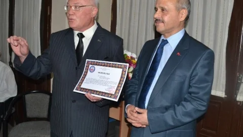 Salihli Kaymakamı'ndan Takdir Belgesi