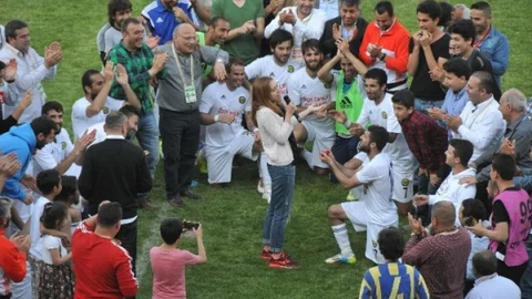 Tarsus'ta Futbol Sahasında Duygusal Anlar