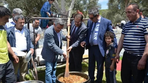 Kuşadası'nda Hadimliler Pilav Günü Kutlandı