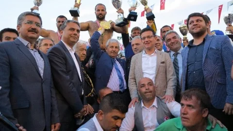 Kumluca'da Yağlı Güreş Şampiyonu Belli Oldu