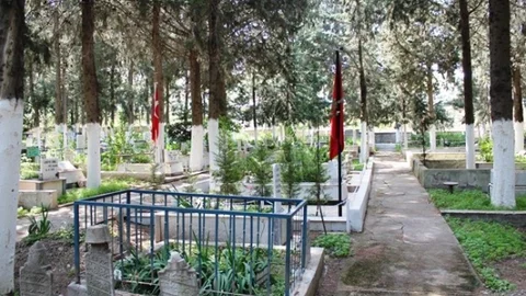 Kuşadası'nda Mezarlık Yol Tartışması