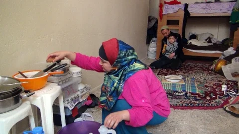 Doğu Türkistanlı Aileye Yardım Eli Uzandı