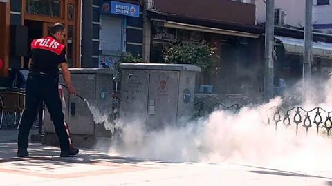 Balıkesir'de Yangını Polis Söndürdü