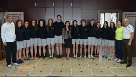 Tepebaşı Genç Kızları Voleybolda İlerliyor