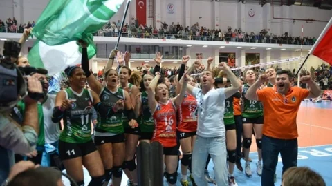 Bursa'da Voleybol Şampiyonluğu Yeniden!
