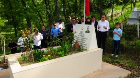 Çanakkale'de Şehit Mezarına Ziyaret