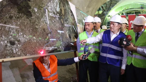 Kadir Topbaş Metro İnşaatında Duygusal Anlar Yaşadı