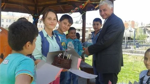 Serhat Öğretmene Doğum Günü Sürprizi