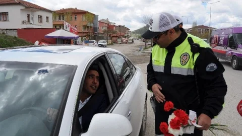 Yozgat'ta Sürücülere Karanfil İkramı