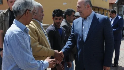 Mevlüt Çavuşoğlu'ndan Mahalle Ziyareti