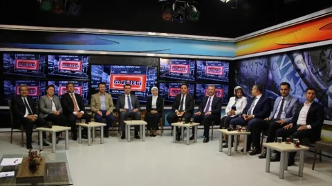 Adana'da AK Parti Adayları Canlı Yayınla Geleceği Tartıştı