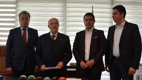 Bursaspor'da Başkan Adayı Çekildi